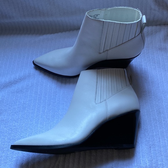 Calvin Klein white ankle boots. - Picture 6 of 8